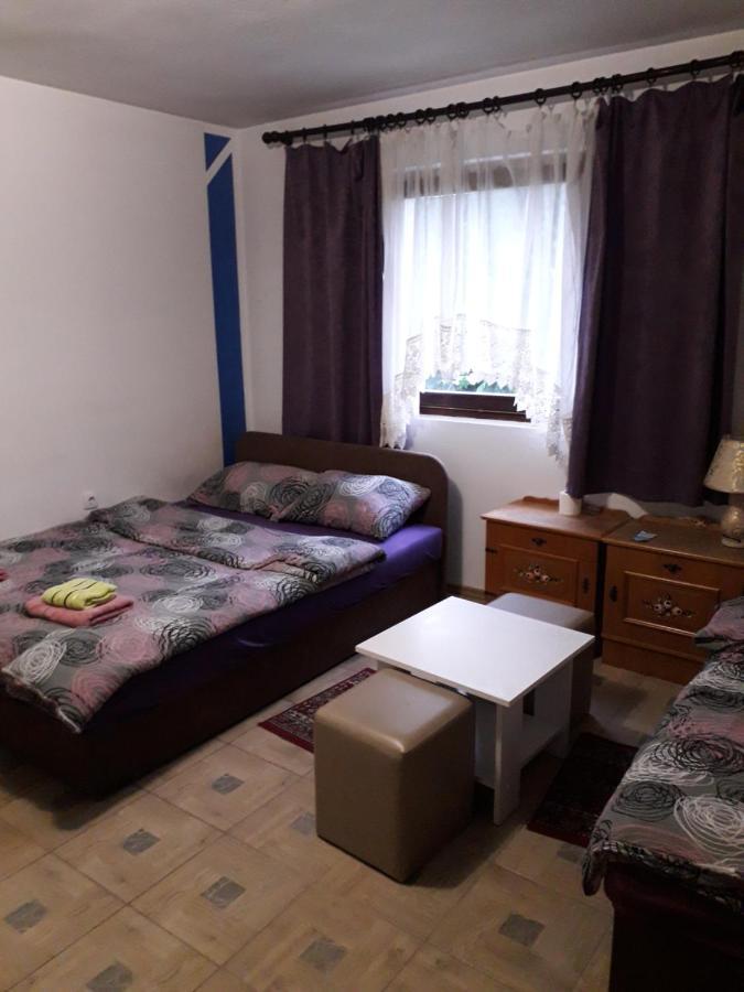 Hostel Topic Баня-Лука Екстер'єр фото