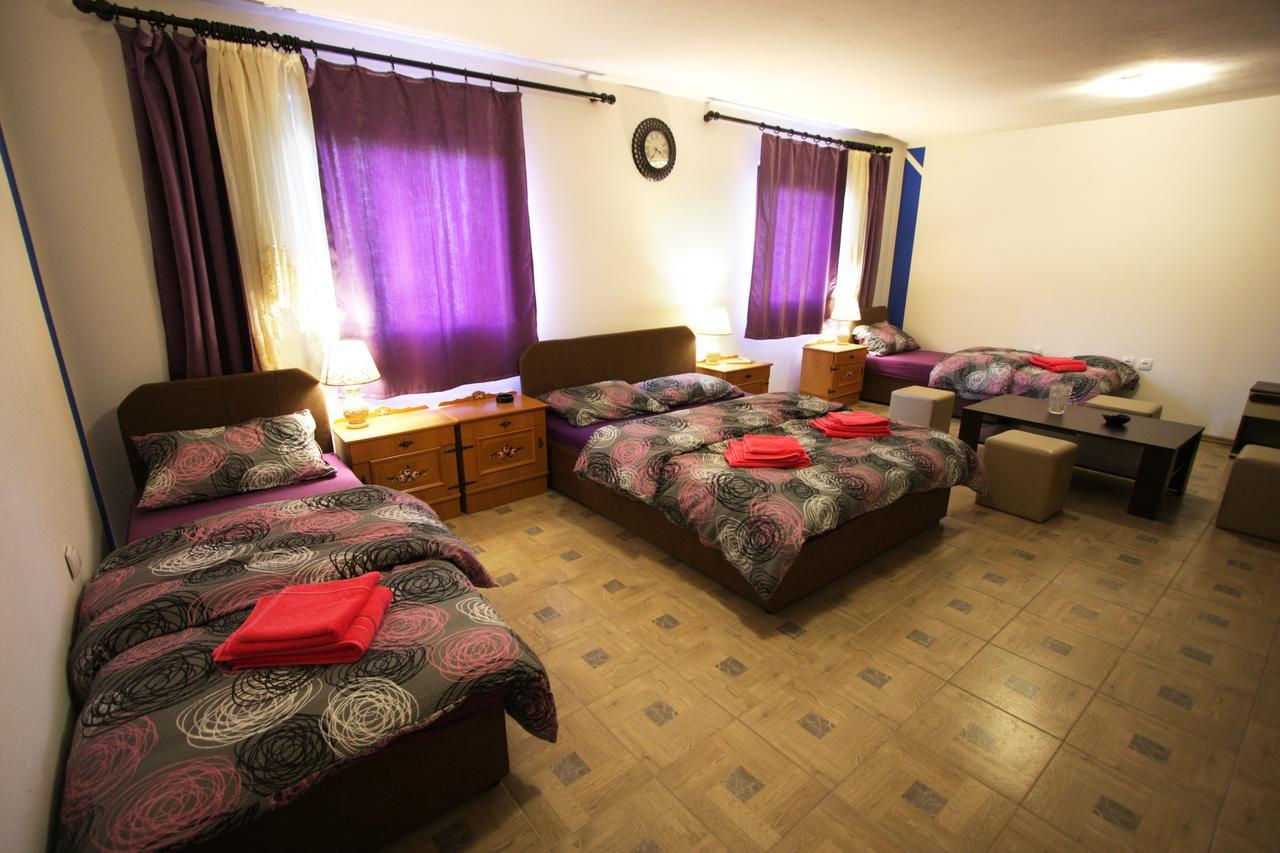 Hostel Topic Баня-Лука Екстер'єр фото