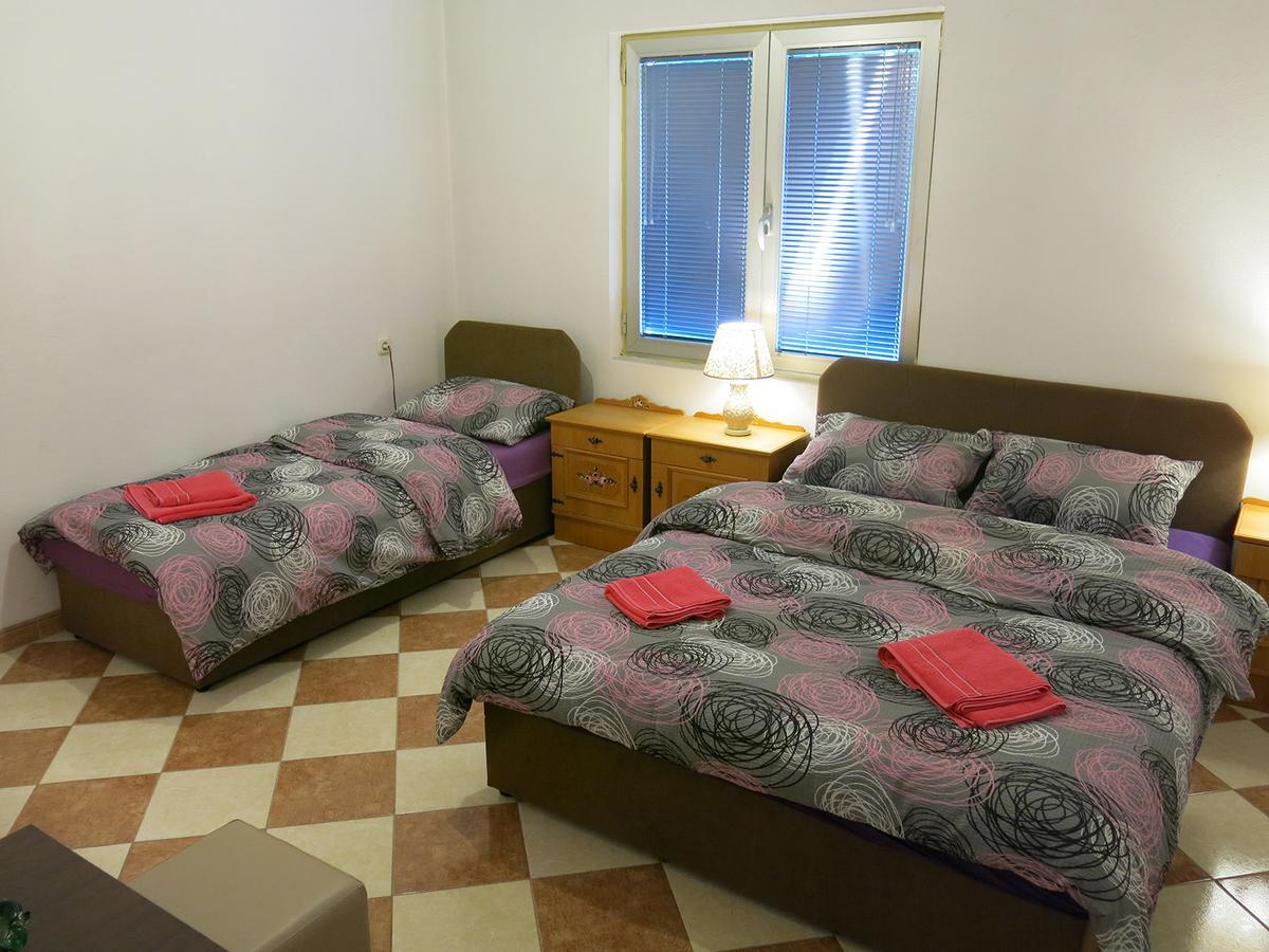 Hostel Topic Баня-Лука Екстер'єр фото