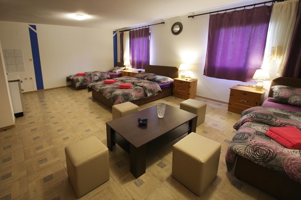 Hostel Topic Баня-Лука Екстер'єр фото