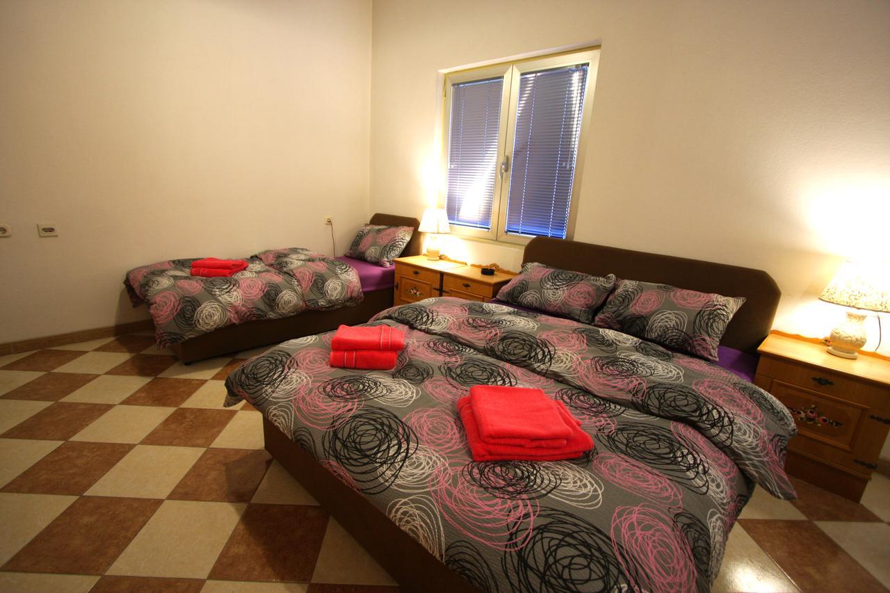 Hostel Topic Баня-Лука Екстер'єр фото