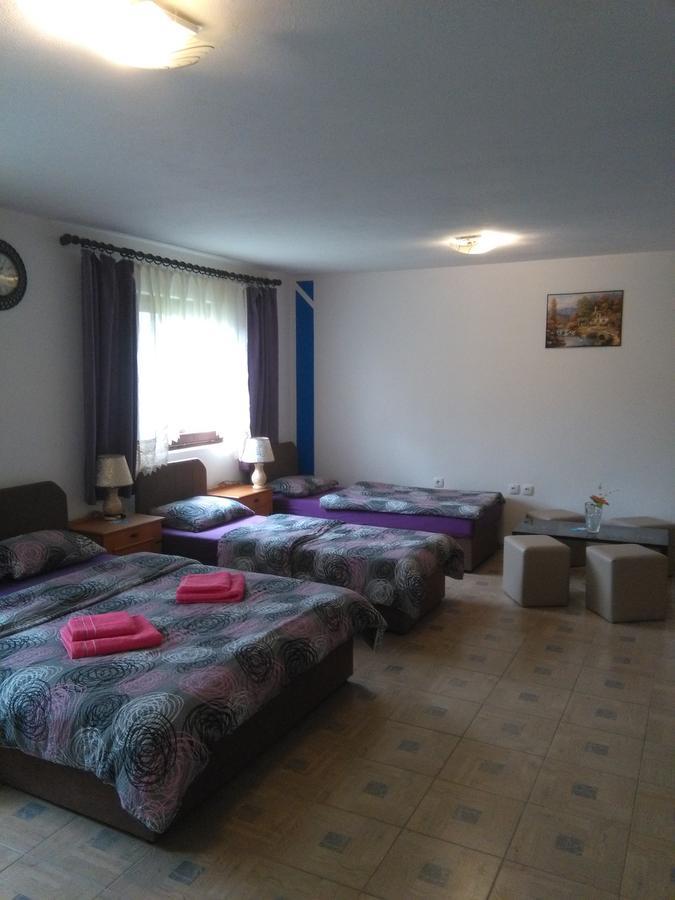 Hostel Topic Баня-Лука Екстер'єр фото