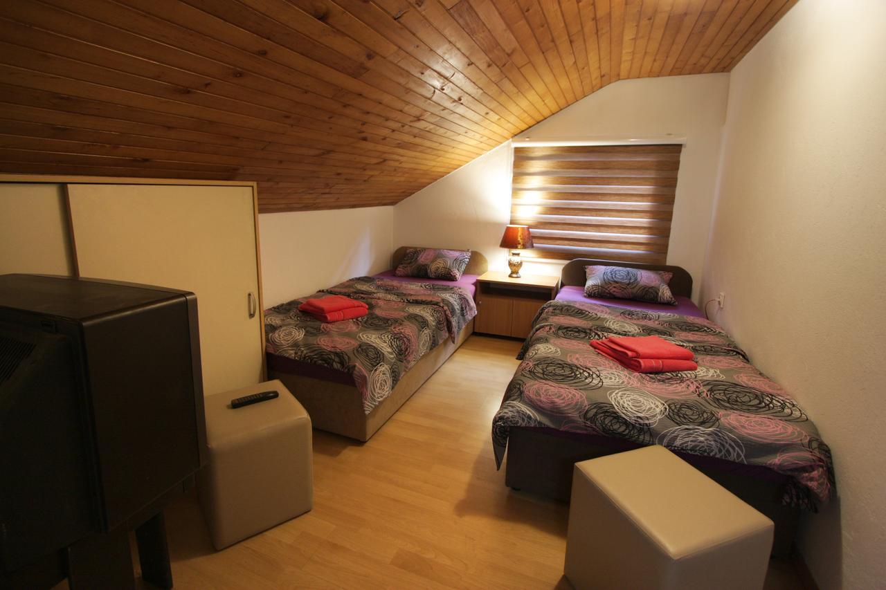 Hostel Topic Баня-Лука Екстер'єр фото